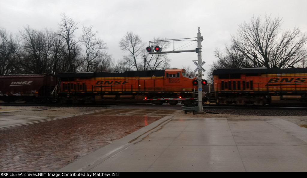 BNSF 8265